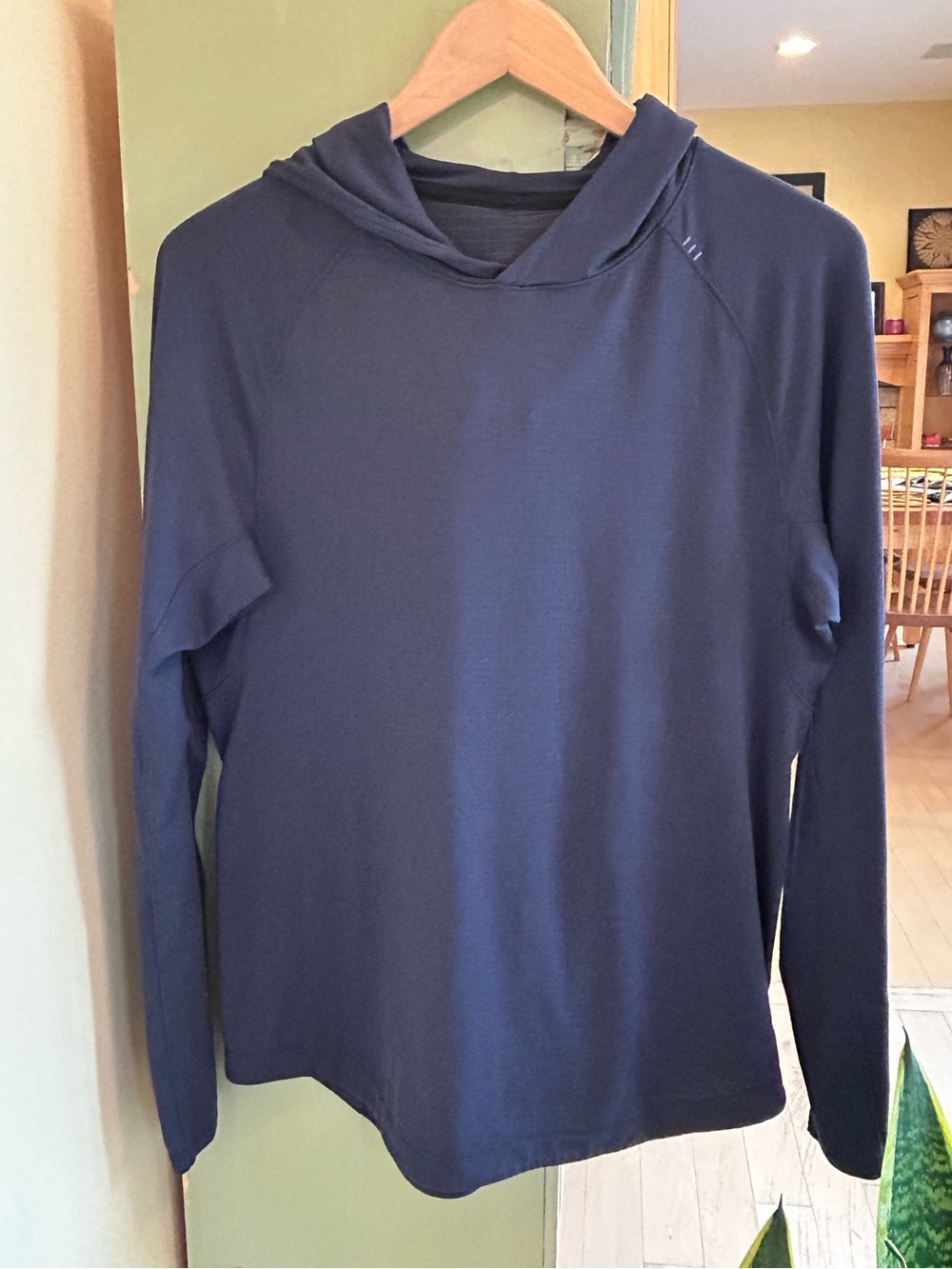 Lululemon Men’s Lightweight Hoodie Navy Size Medium